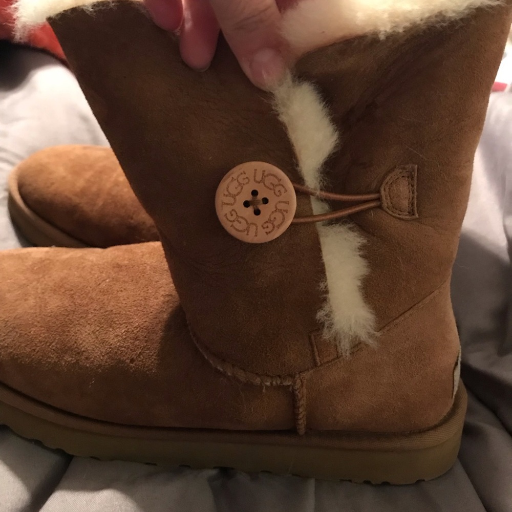 Ugg Bailey Button Size 10 Women